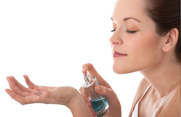 Read more about the article Parfüm kullanırken nelere dikkat etmeliyiz?